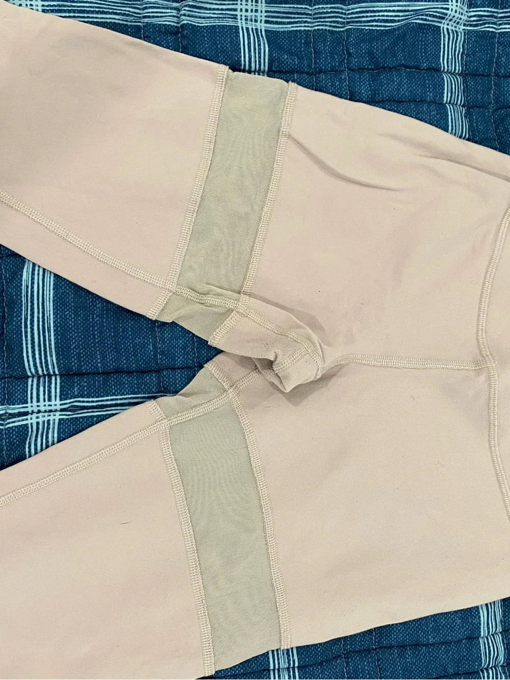 ALO Yoga High-Rise Leggings in Blush with Olive Accents